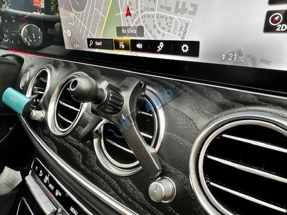 Úchyt do vetracej mriežky Mercedes + univerzálny pre držiaky mobilných telefónov