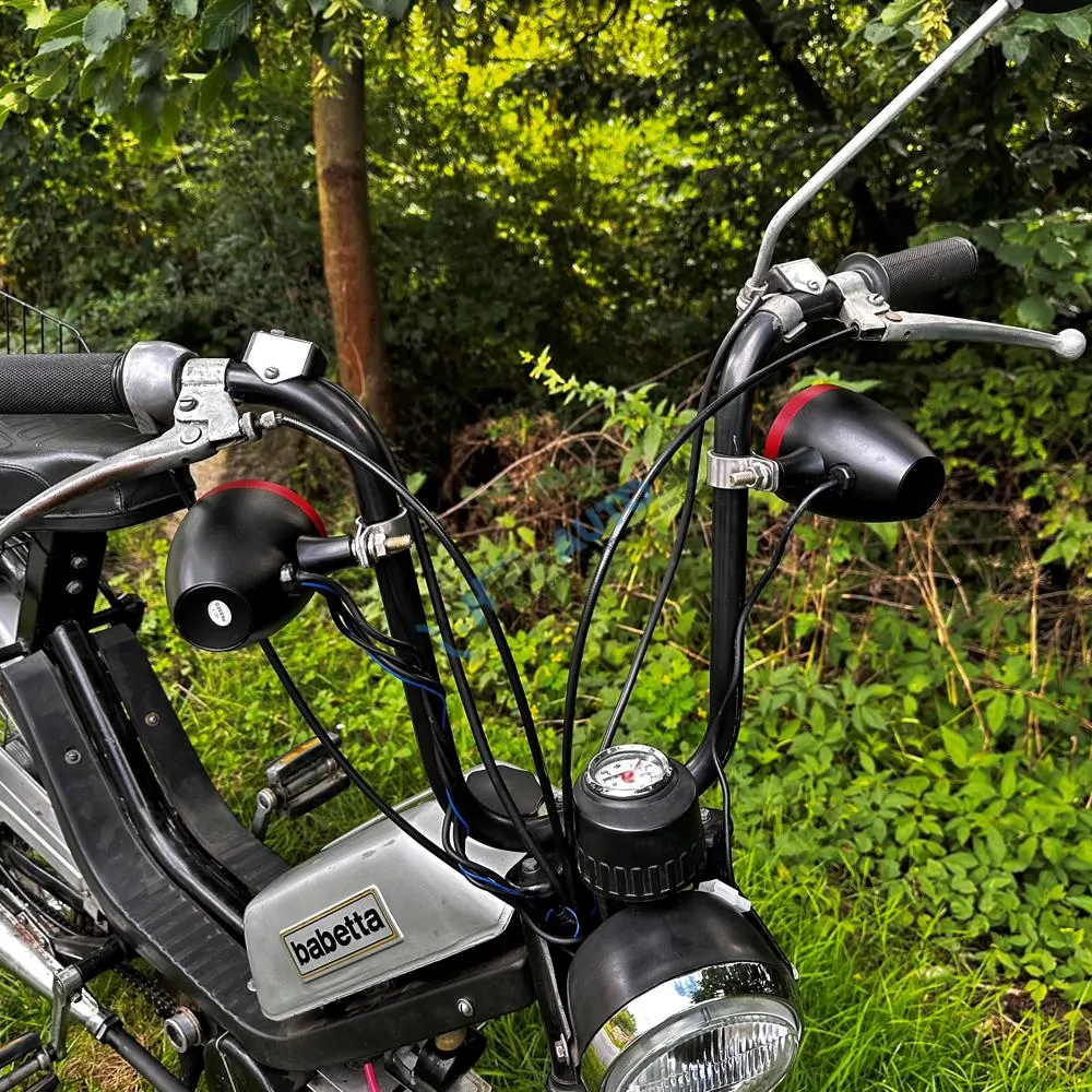 Zvukový systém na motocykel, skúter, ATV s FM, USB, BT, farba červená/čierna