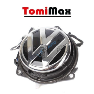 Cúvacia kamera v logu VW Passat B8