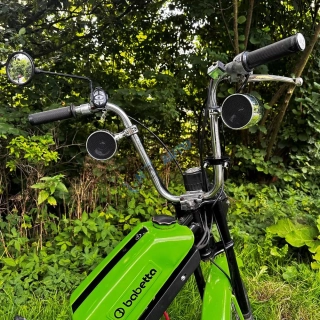 Zvukový systém na motocykel, skúter, ATV s USB, BT, 2 x diaľkové ovládanie, farba chróm
